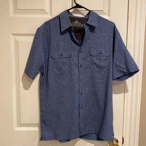Croft & Barrow quick dry shirt. Mens size medium.